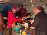 March&eacute; de Noel La Londe zeigt Grillstand